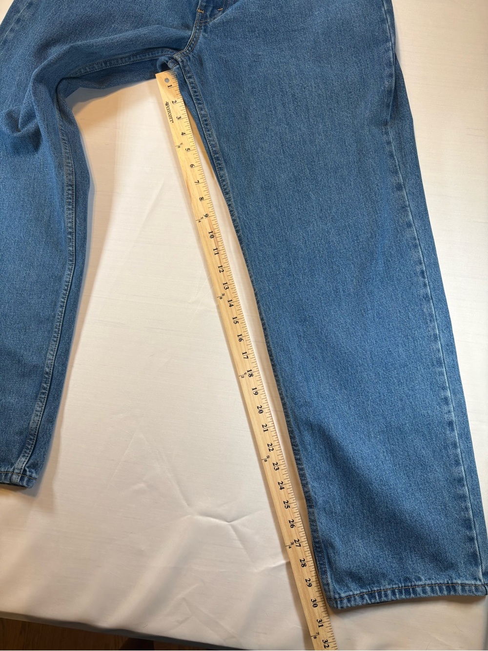 Levi's 550 Relaxed Men's Jeans in Light Blue with Tan Patch 35x32 - Picture 10 of 11